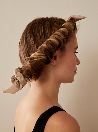 Heat-free hair curling accessory