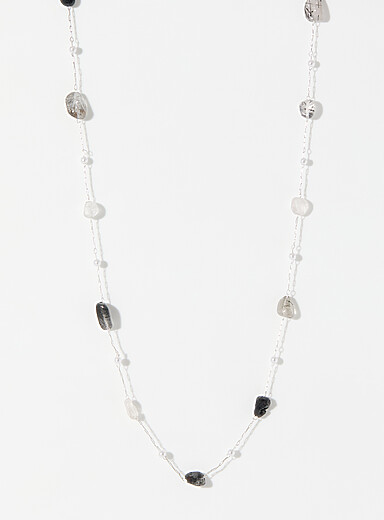 Le collier cha&icirc;ne fine et pierres