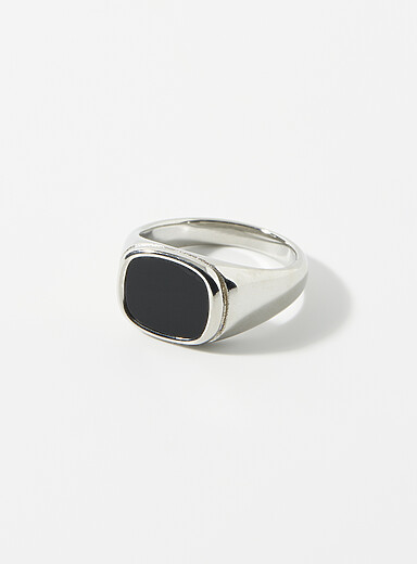 La bague signet pierre noire lustr&eacute;e