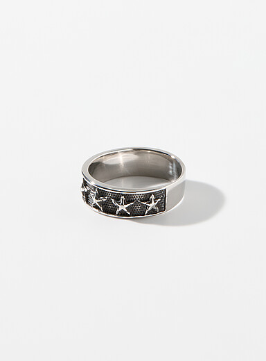 Engraved star ring