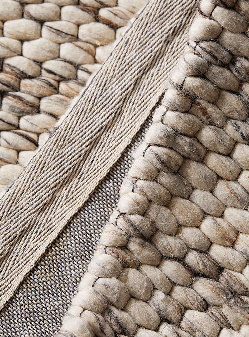 Simons Maison: Le tapis artisanal chic au naturel Voir nos formats offerts Blanc cass&eacute;