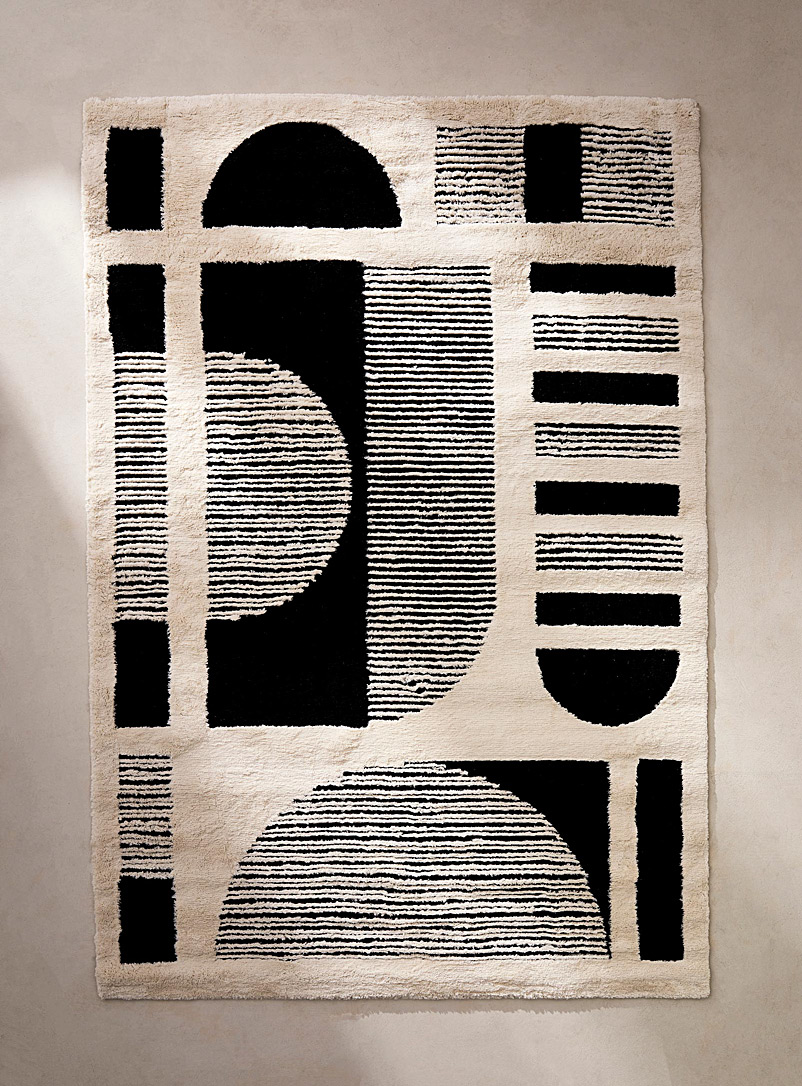 Simons Maison: Le tapis touffeté formes rétro Voir nos formats offerts Blanc et noir