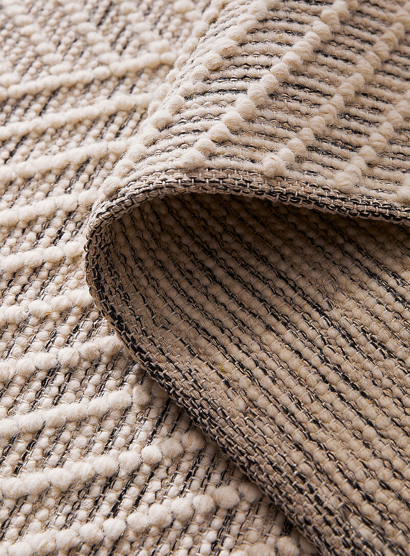 Simons Maison: Le tapis artisanal laine rayures chevrons Voir nos formats offerts Blanc cass&eacute;