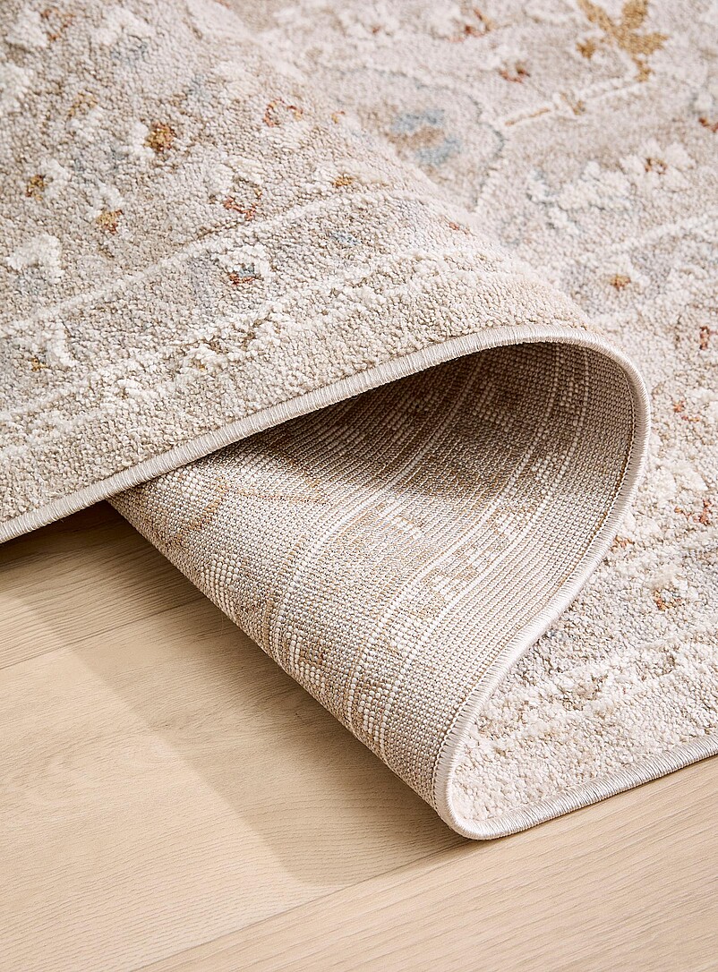 Simons Maison: Le tapis ivoire po&eacute;sie florale Voir nos formats offerts Blanc cass&eacute;