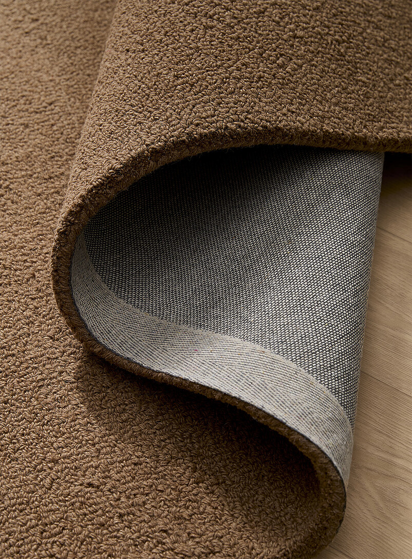 Simons Maison: Le tapis artisanal uni pure laine Voir nos formats offerts Miel - Chameau