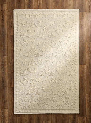 Simons Maison: Le tapis artisanal uni fleurs relief Voir nos formats offerts Blanc cass&eacute;