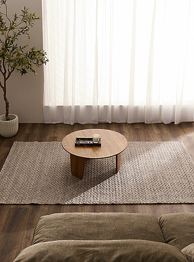 Simons Maison: Le tapis artisanal rayures d&eacute;construites Voir nos formats offerts Gris clair