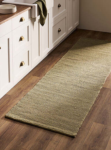 Simons Maison: Le tapis de couloir artisanal effet galet 75 x 245 cm Vert fonc&eacute; - Mousse