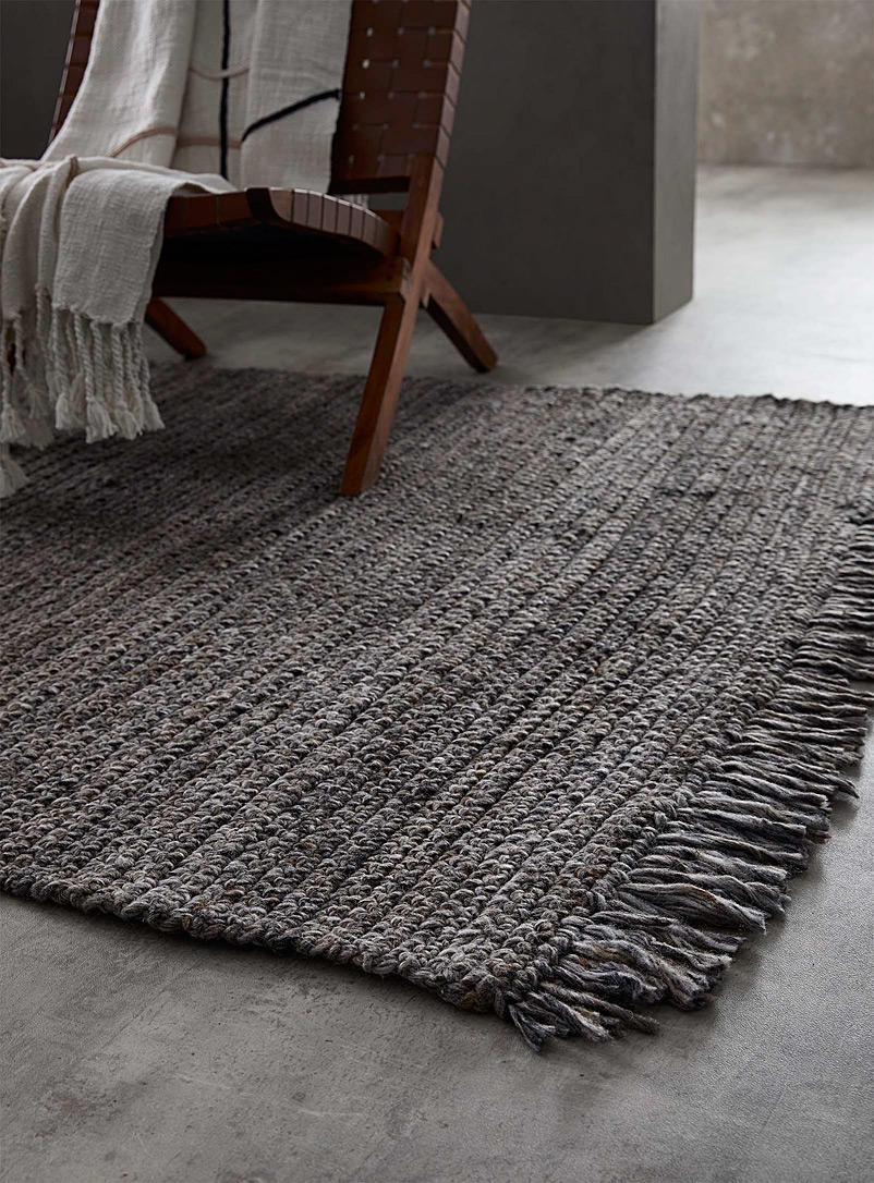 Simons Maison: Le tapis artisanal polyester recyclé noué Voir nos formats offerts Brun