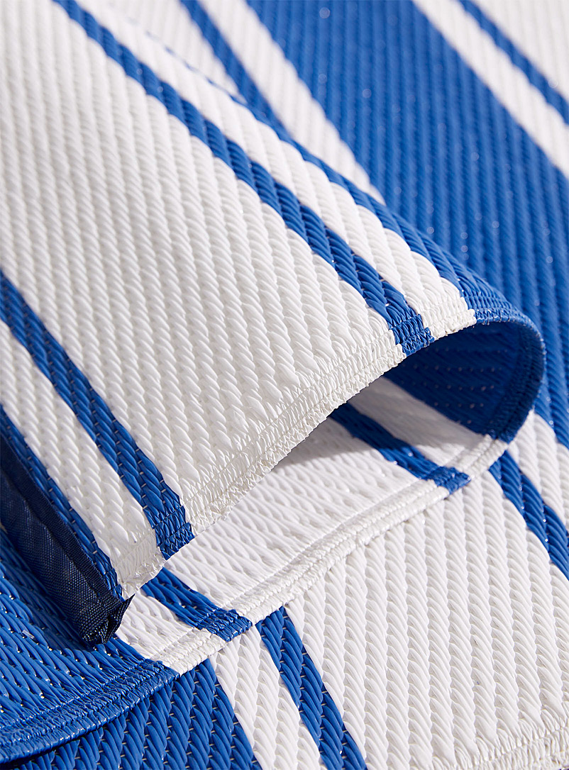 Stylish stripe indoor-outdoor rug See available sizes product image 2