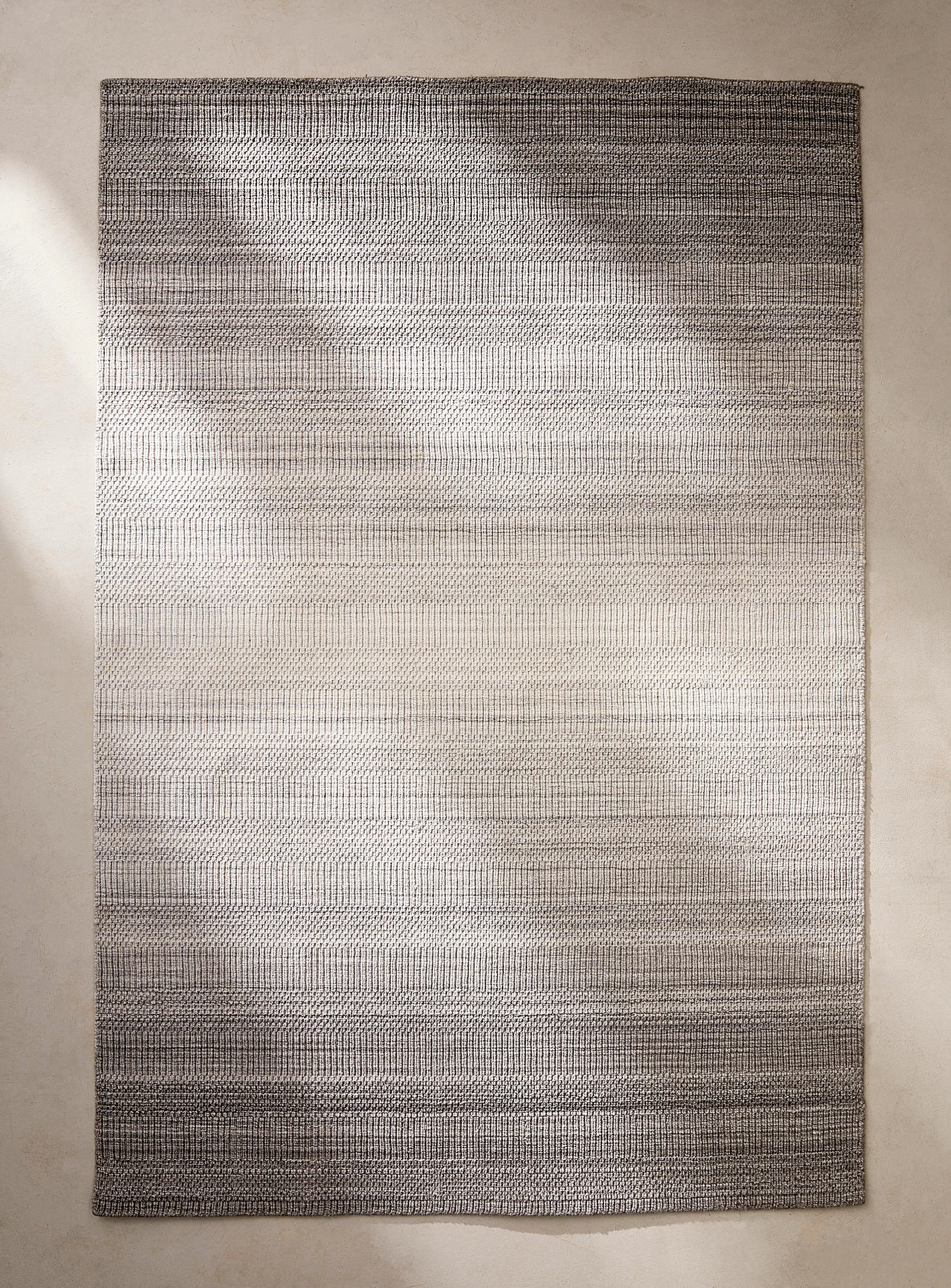 Simons Maison - Le tapis artisanal nuancé polyester recyclé Voir nos formats offerts