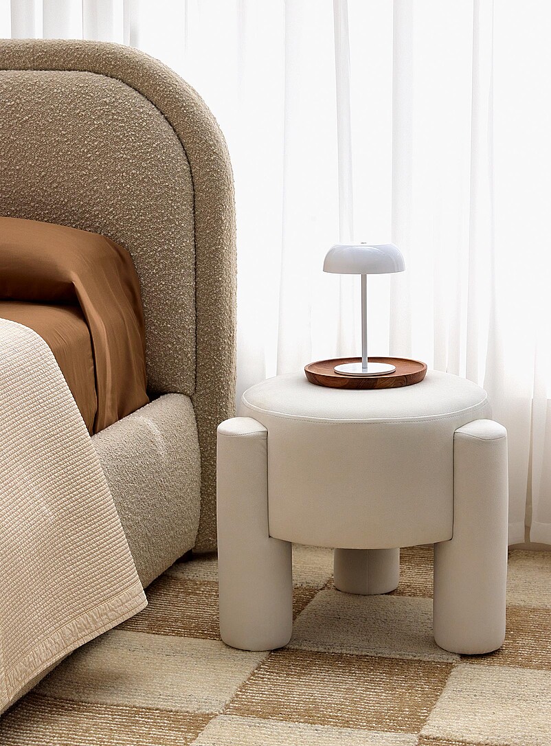 Velvet legs round pouf product image (primary)