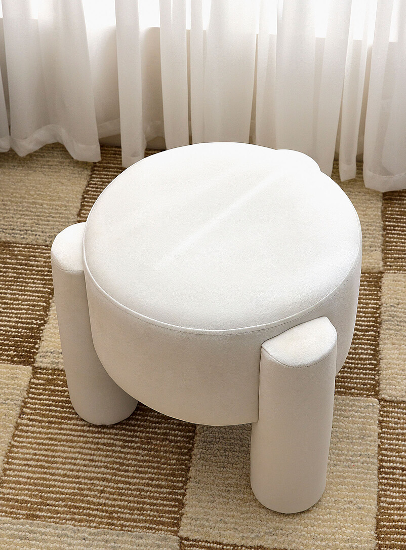Velvet legs round pouf product image 2
