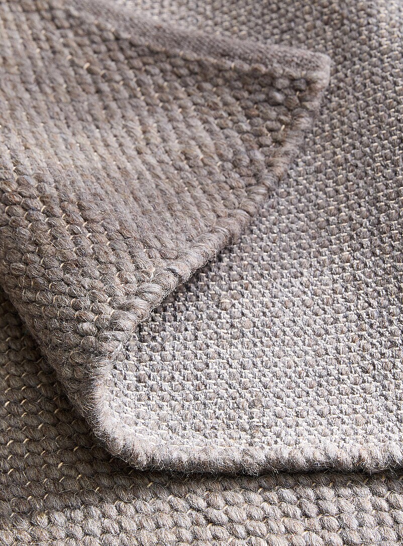 Pebble-effect handwoven rug See available sizes product image 3