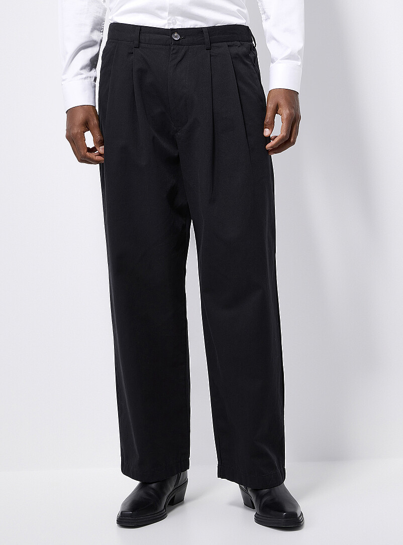 Pleated wide-leg chinos Imported from Seoul | Le 31 | | Simons