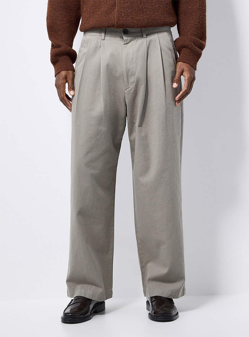 Le 31: Le chino jambe large &agrave; plis <b>Importation de S&eacute;oul</b> Greige pour homme