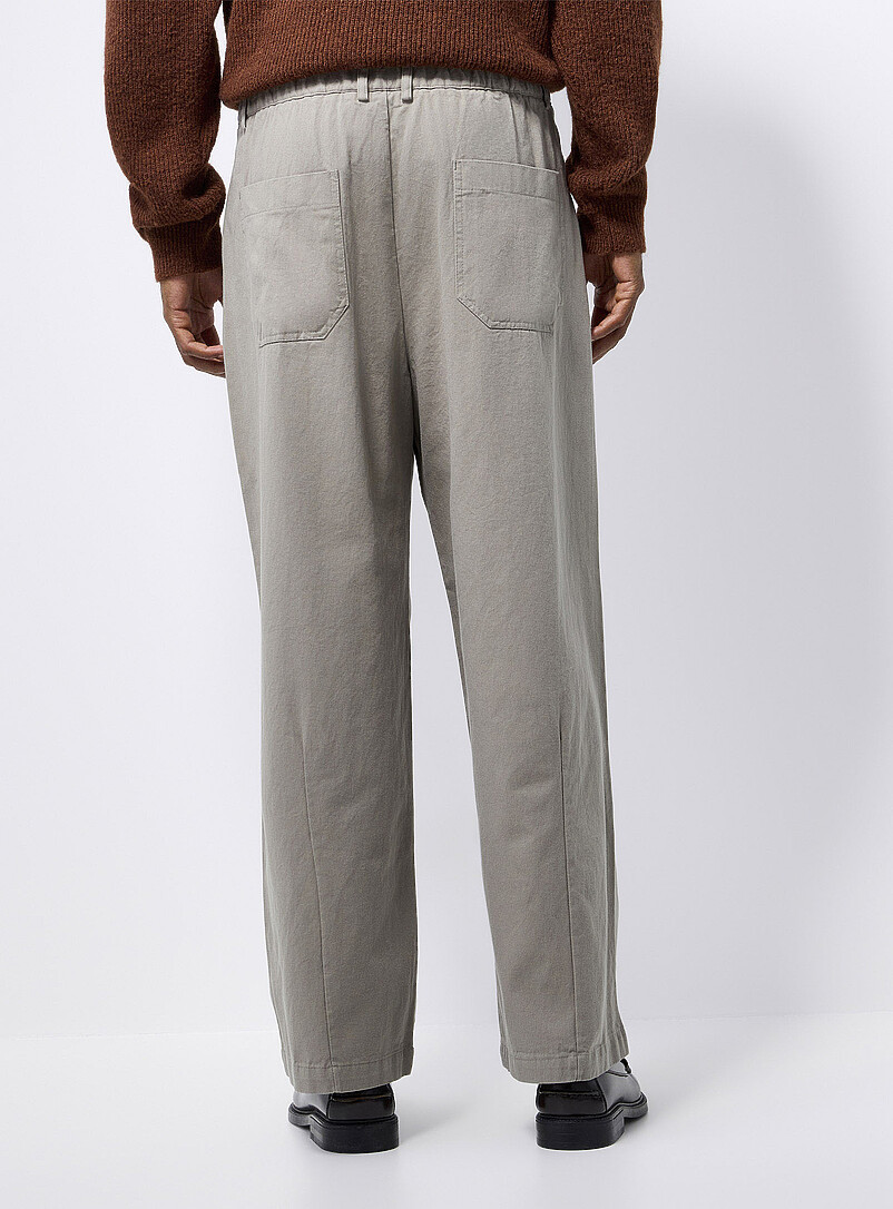 Le 31: Le chino jambe large &agrave; plis <b>Importation de S&eacute;oul</b> Greige pour homme