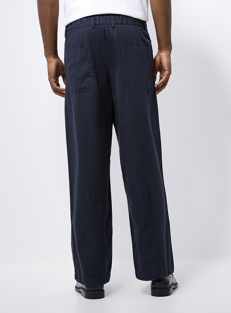 Le 31: Le chino jambe large &agrave; plis <b>Importation de S&eacute;oul</b> Greige pour homme