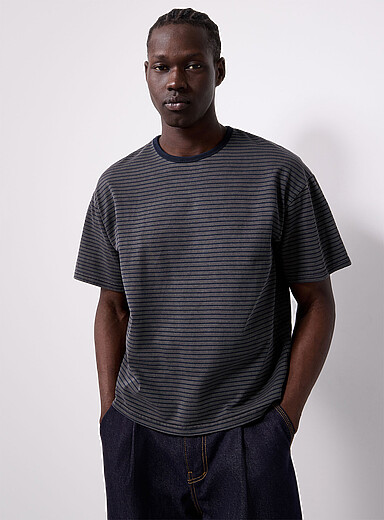 Le t-shirt carr&eacute; rayures binaires <b>Importation de S&eacute;oul</b>