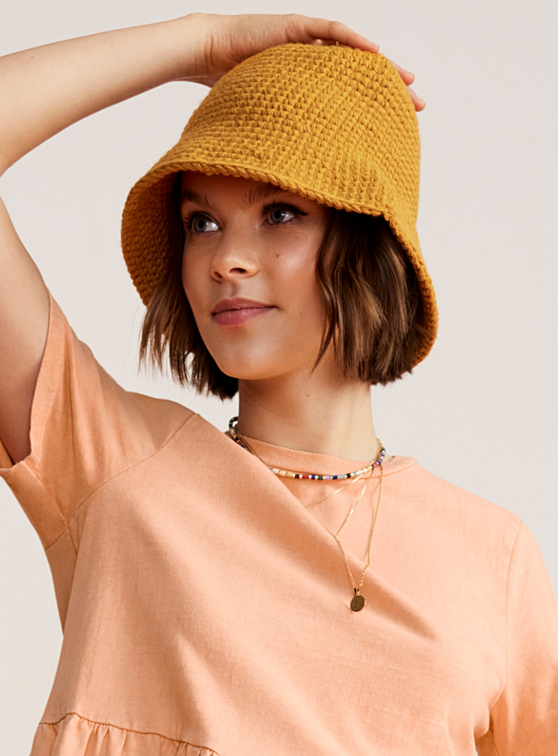 Monochrome crochet bucket hat | Simons 