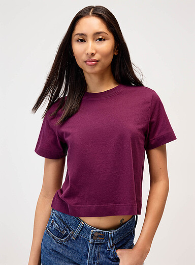 Le t-shirt carr&eacute; et court