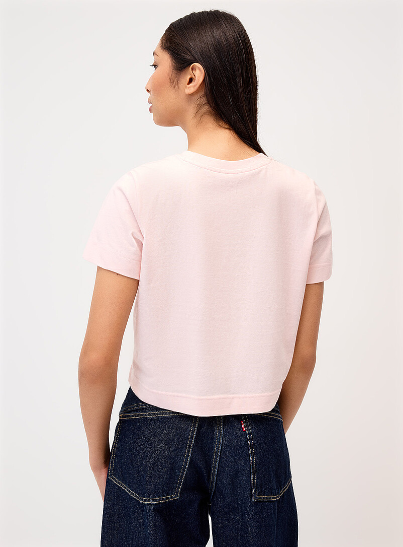 Twik: Le t-shirt carr&eacute; et court Noir pour femme