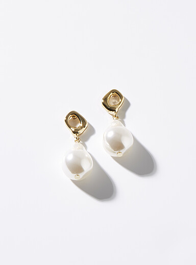 Les boucles d'oreilles grandes perles nacr&eacute;es