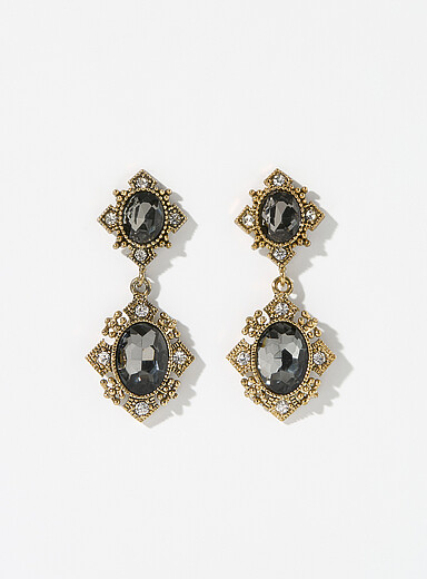 Les longues boucles d'oreilles pierres anciennes