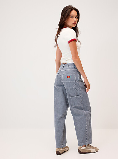 Le pantalon menuisier ray&eacute; ample