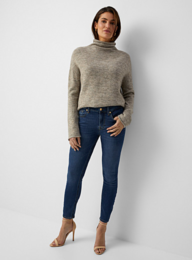 Medium indigo ankle stretch jean <b>Fit: Slim leg, regular rise</b>
