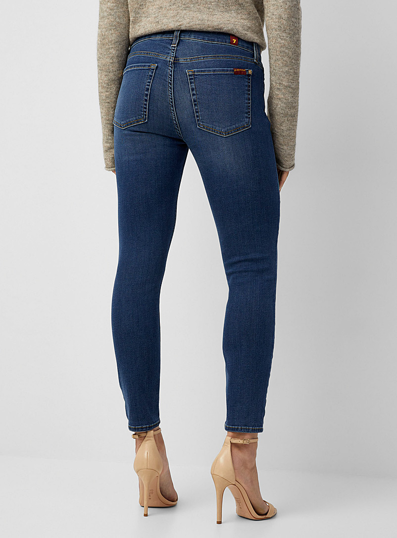 7 For All Mankind: Le jean cheville extensible indigo moyen <b>Coupe : jambe ajust&eacute;e, taille r&eacute;guli&egrave;re</b> Bleu moyen - Ardoise pour femme