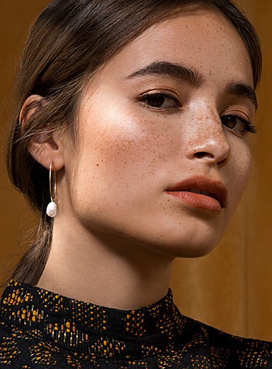 Baroque pearl laminated gold hoops