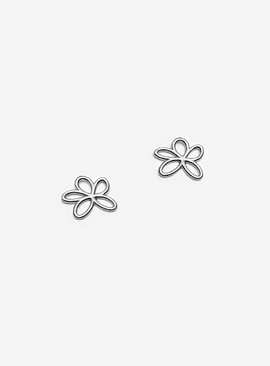 Les boucles d'oreilles florales en argent