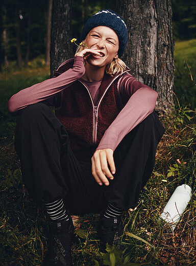 Cropped long-sleeve micro-perforated T-shirt