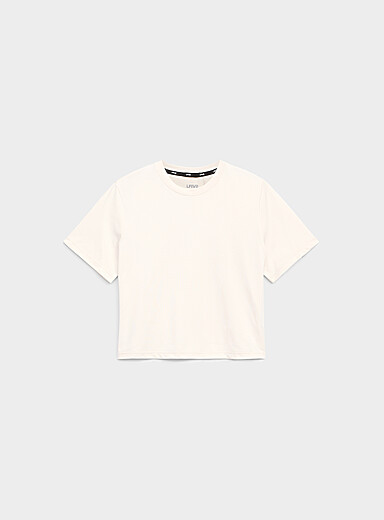Le t-shirt court microperfor&eacute;
