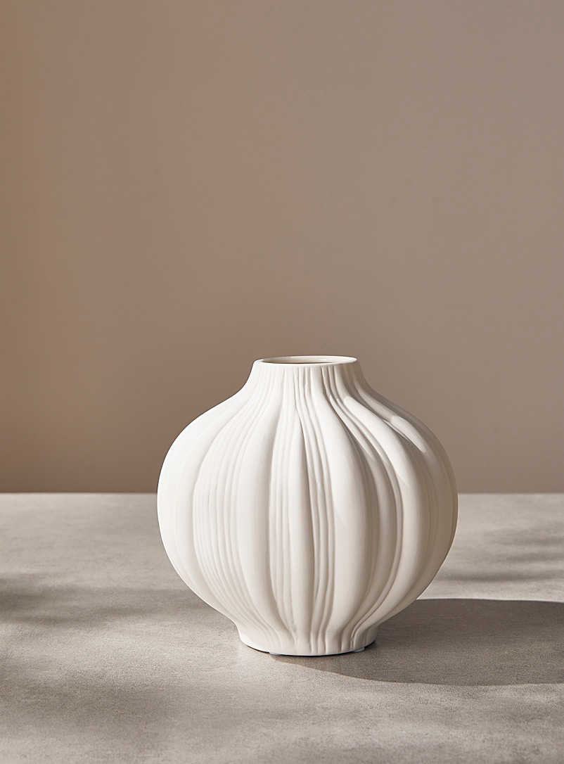 Simons Maison White Botanical grooves thick vase