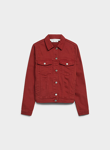 La veste en jean extensible color&eacute;e
