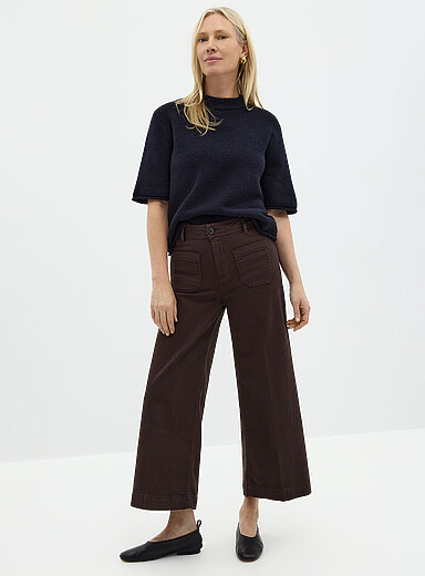 Le pantalon denim extensible poches plaqu&eacute;es <b>Coupe : jambe large, taille haute</b>