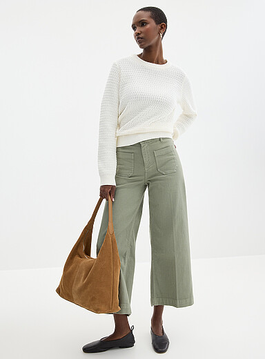 Le pantalon denim extensible poches plaqu&eacute;es <b>Coupe : jambe large, taille haute</b>