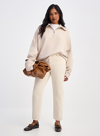 Le pantalon extensible denim l&eacute;ger <b>Coupe : jambe droite, taille r&eacute;guli&egrave;re</b>