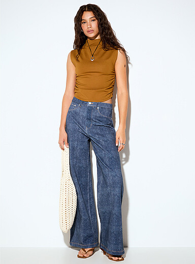 Le pantalon large effet denim envers ratin&eacute;