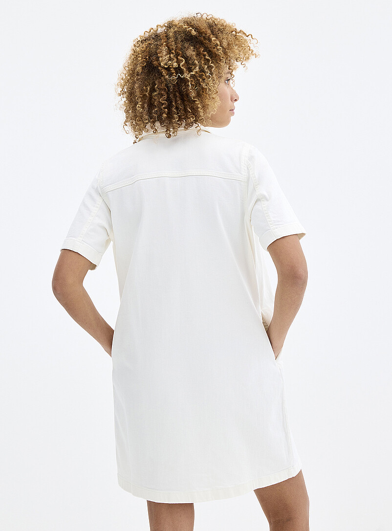 Contemporaine: Le robe denim blanc col polo Blanc pour femme