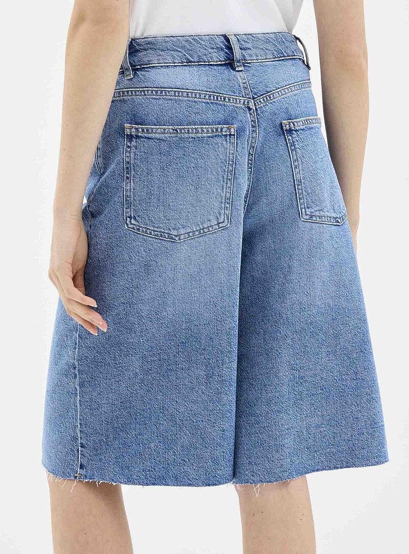 Contemporaine Teal Raw-hem luxurious denim Bermudas <b>Fit: Wide leg, high rise</b> for women
