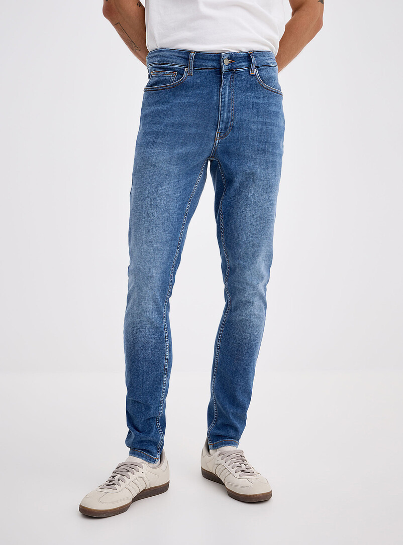 Le 31: Le jean bleu moyen <b>Coupe Tokyo - Ajust&eacute;e</b> Bleu p&acirc;le - Bleu ciel pour homme