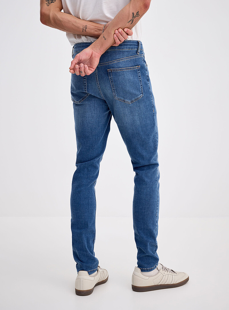 Le 31: Le jean bleu moyen <b>Coupe Tokyo - Ajust&eacute;e</b> Bleu p&acirc;le - Bleu ciel pour homme