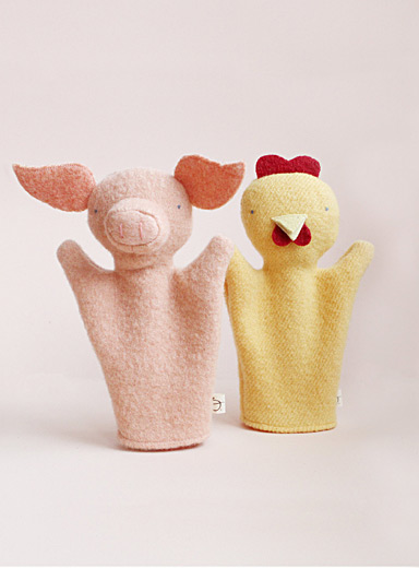 Chicken and pig puppet duo