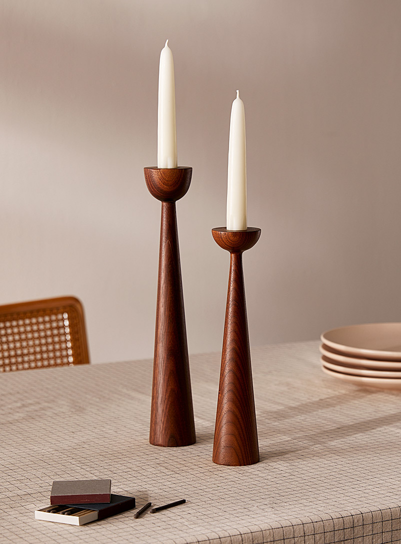 La Fabrique Déco Dark Brown Victoria walnut candlestick set With candles