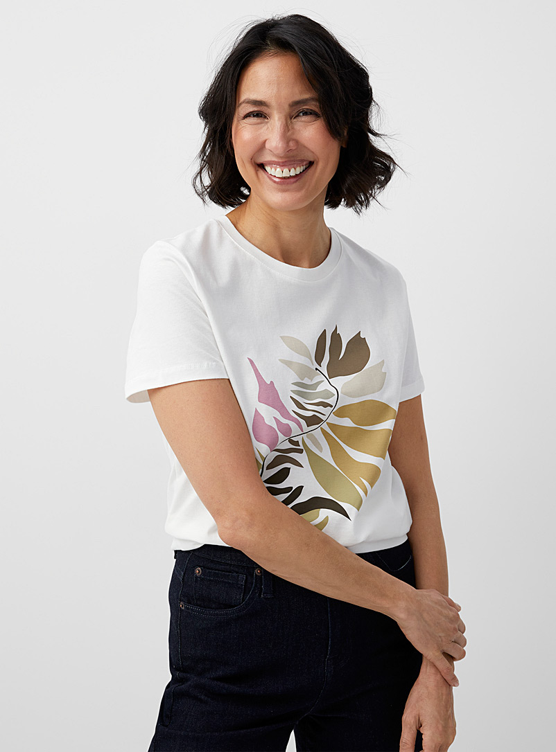 Soaked in Luxury: Le t-shirt feuilles colorées Dona Blanc pour femme