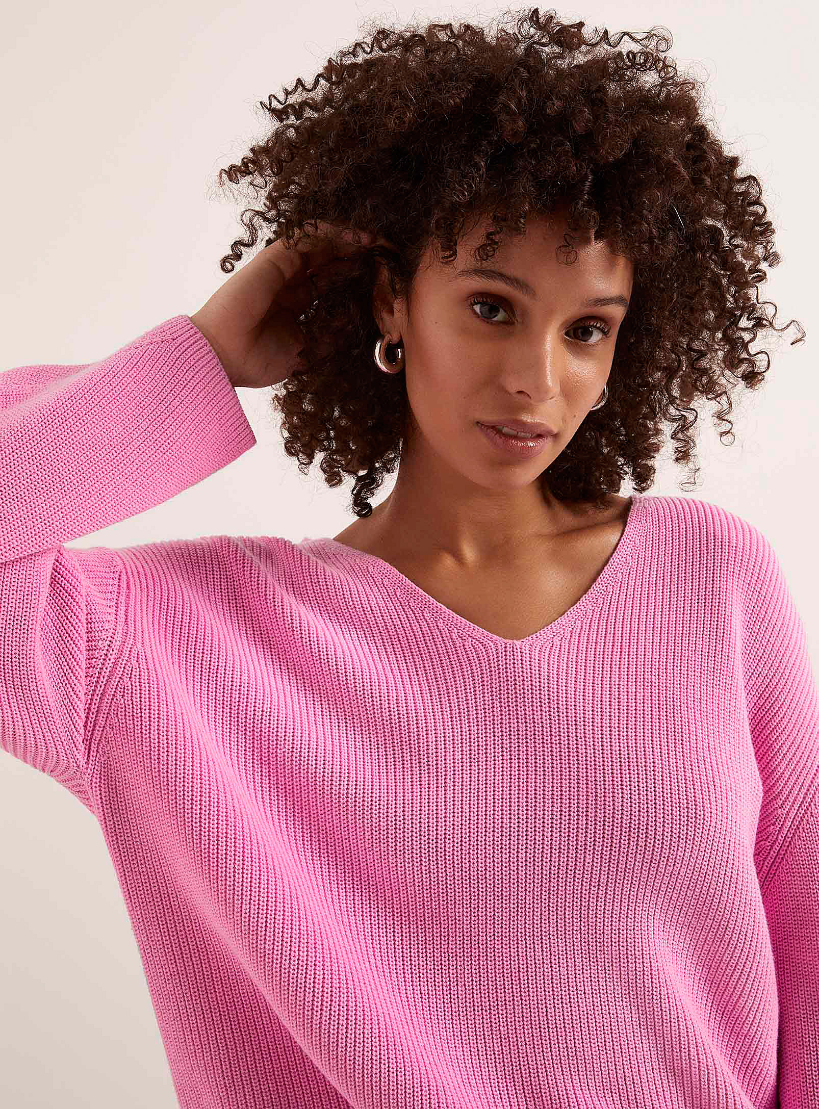Soaked In Luxury Tuesday Shaker-rib V-neck Sweater In Lilacs