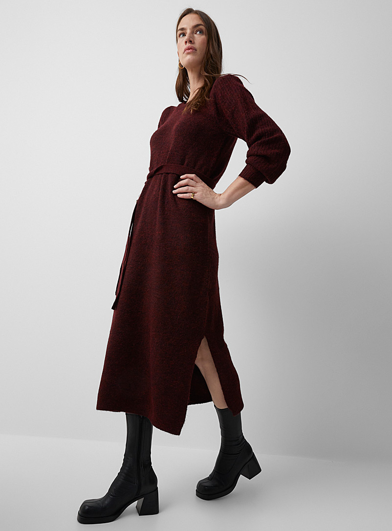 Contemporaine: La robe tricot merlot ceinturée Rouge moyen-framboi-ceris pour femme